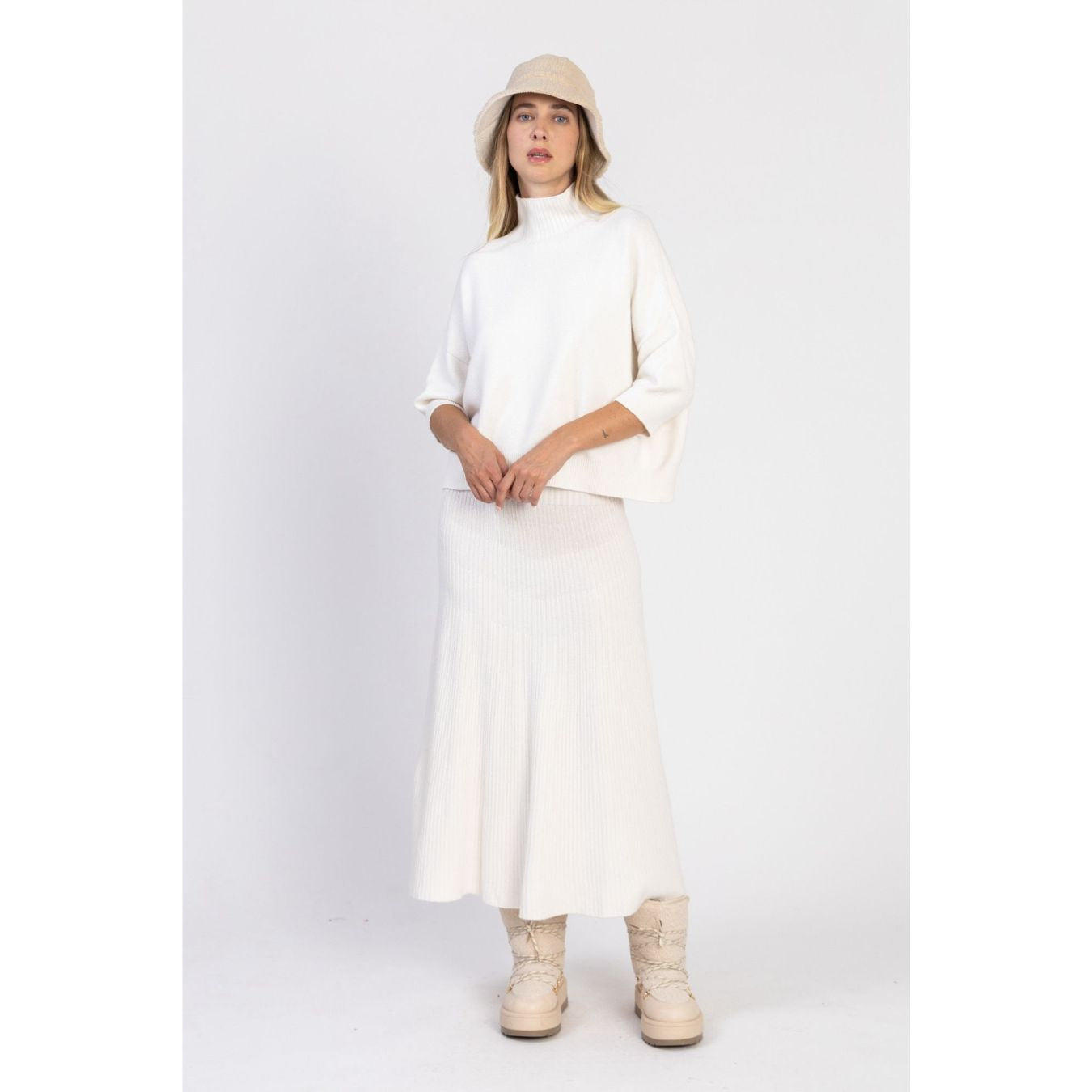 Long Knitted Skirt Cream